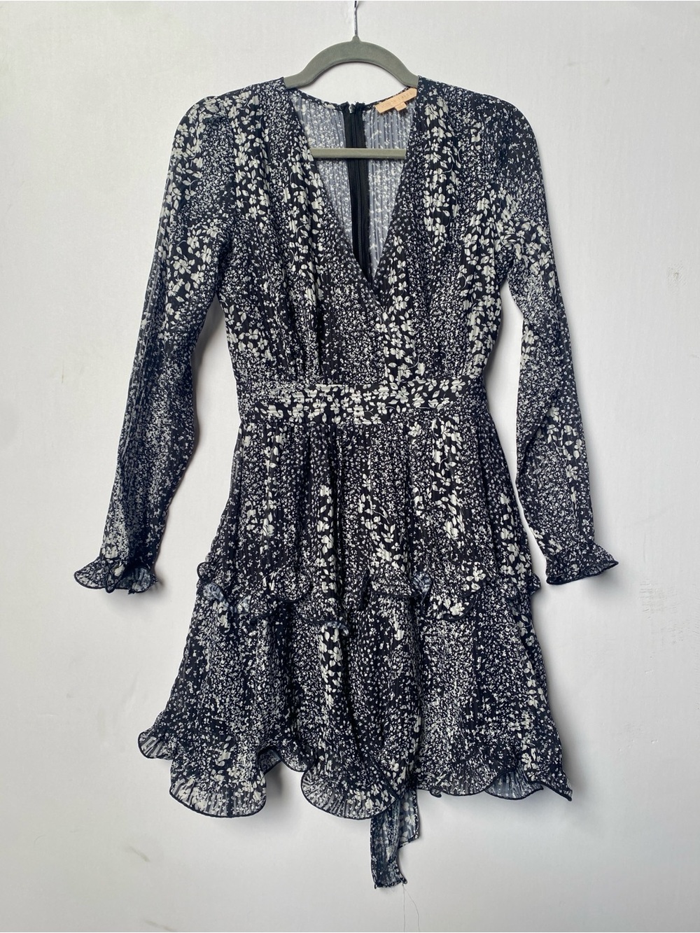 Hidden Label - Floral V-Neck Long Sleeve Tiered Mini Dress (s)